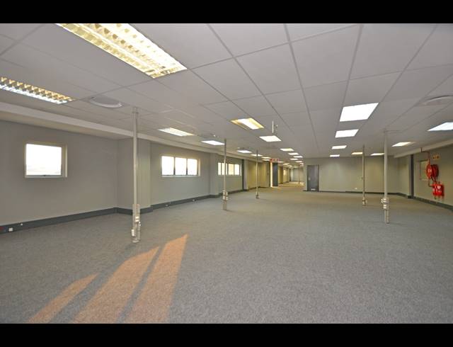 8,760M² WAREHOUSE TO LET IN LINBRO PARK